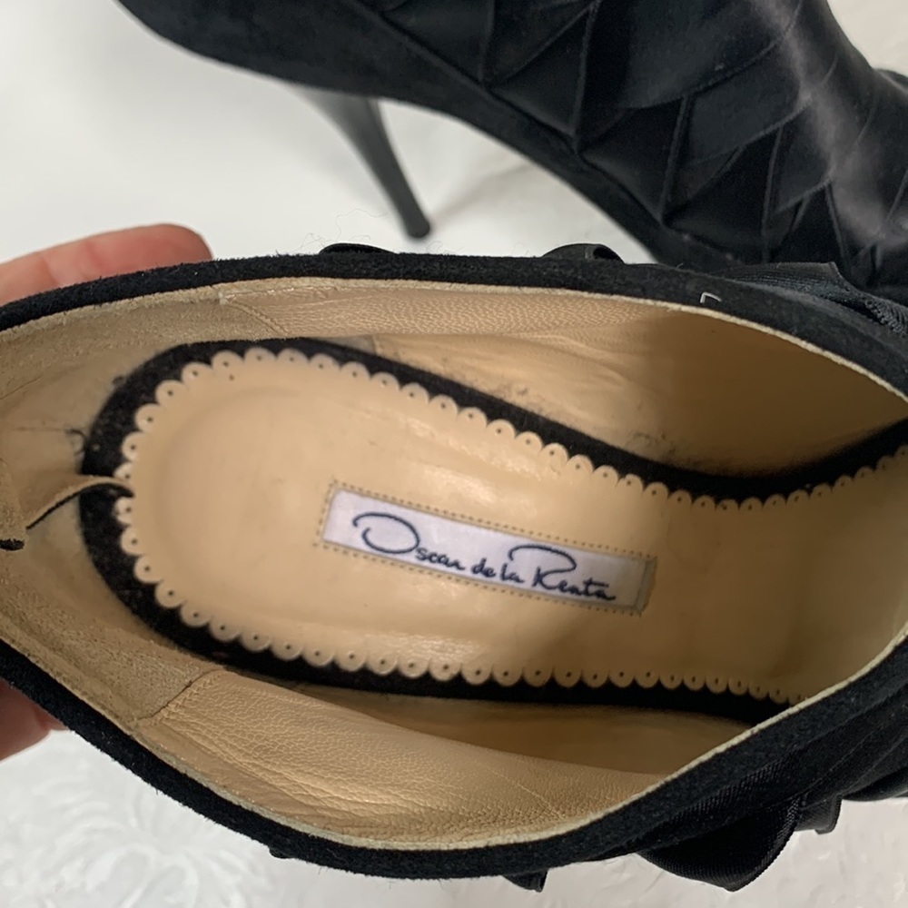 Oscar de la Renta‎ Suede & Satin Peep Toe Booties - Picture 3 of 8
